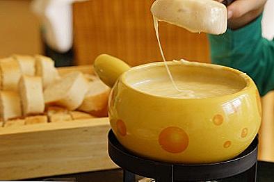 Serowy fondue w domu / Gotowanie